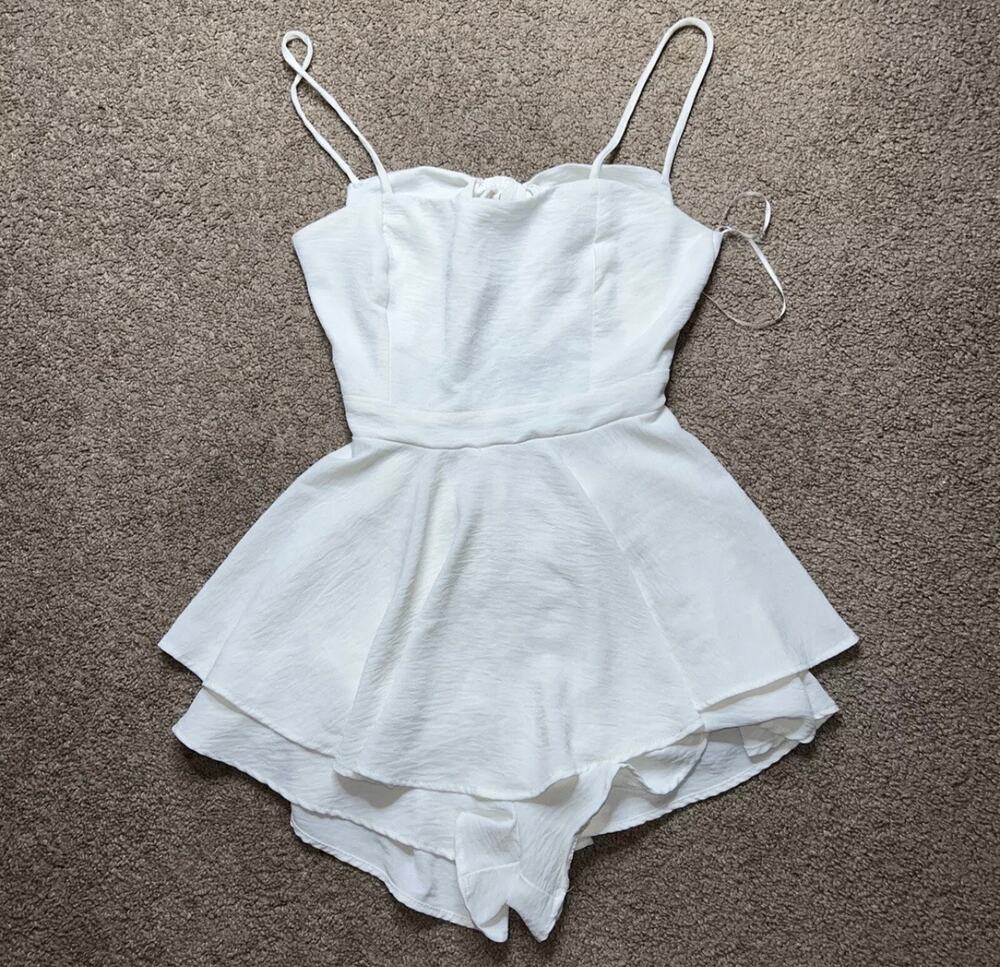 Women’s Small Akira White Tank Top Shorts Romper Open Back Bow